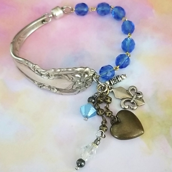 Hand Crafted Repurposed Vintage Spoon Handle Assemblage Charm Bracelet NWT - Picture 5 of 16